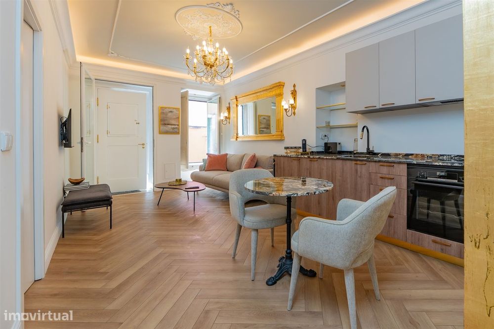 Apartamento T0 Elegante e Totalmente Equipado no Coração da Misericórd