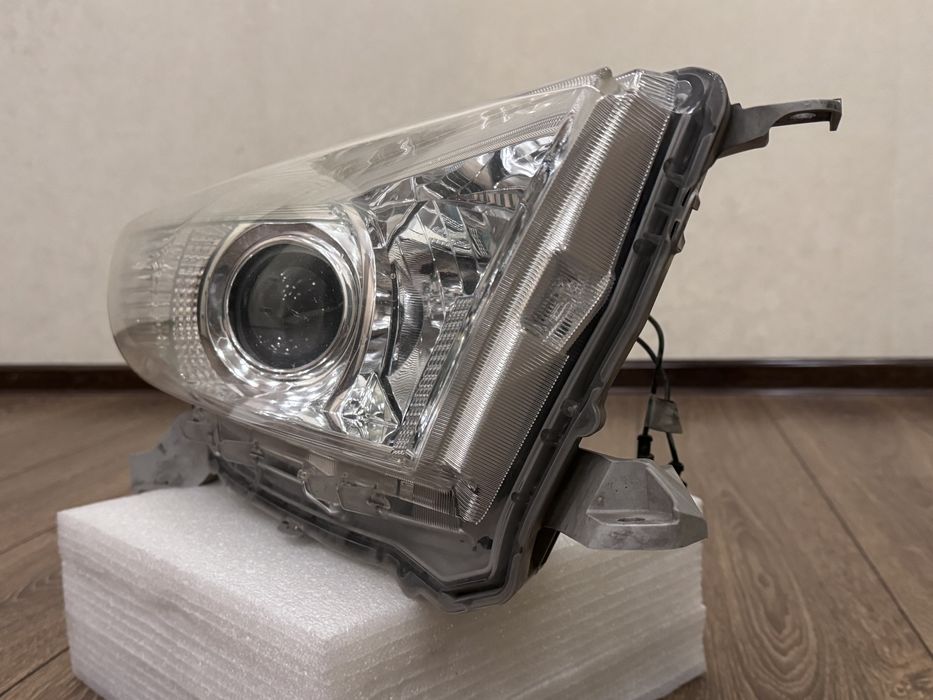 Фара передня Toyota Highlander 2012 оригінал