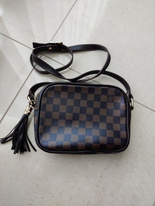 Brown suitcase with handle64550764003203122