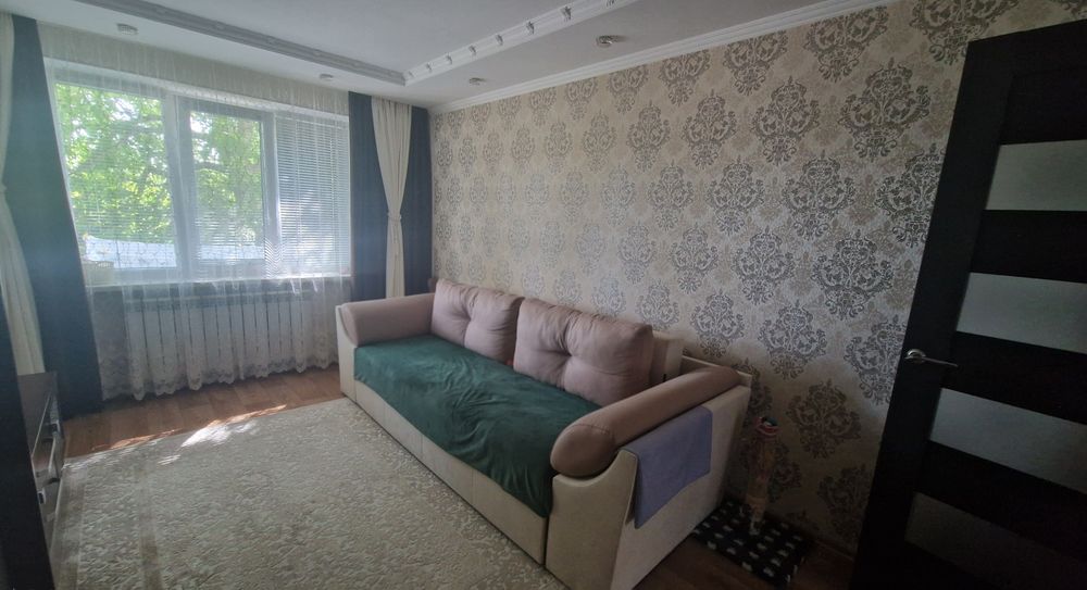 Продається 2-х кімнатна квартира, село Подвірки!