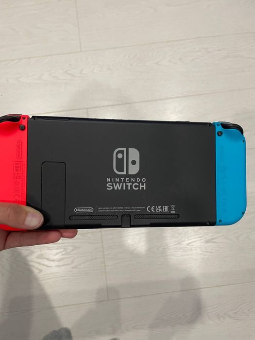 Портативна ігрова приставка Nintendo Switch with Neon Blue and Neon Red Joy-Con (045496452629)