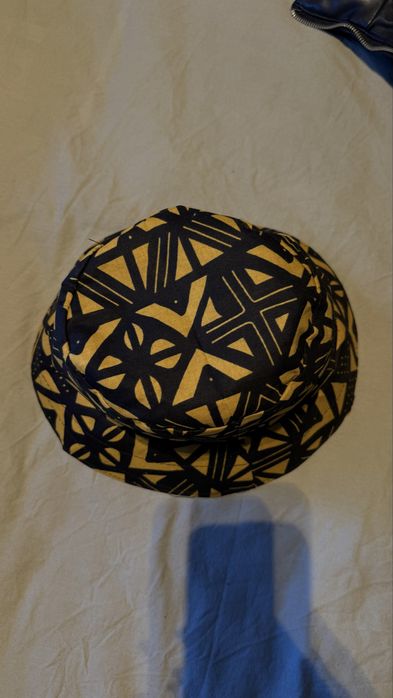 Bucket hat padrão africano