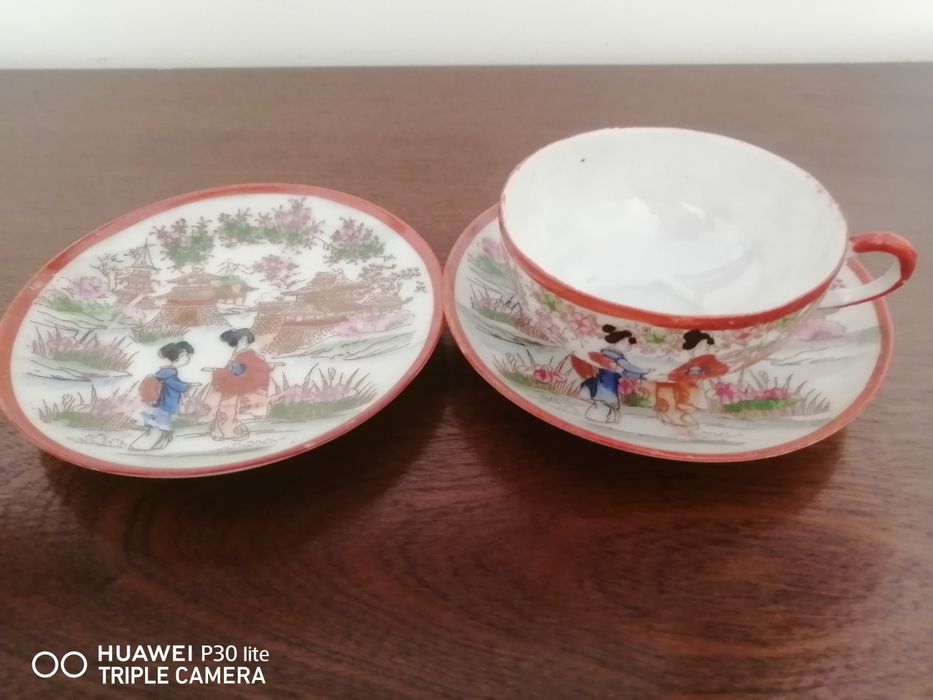 1 chávena e 2 Pires de porcelana chinesa