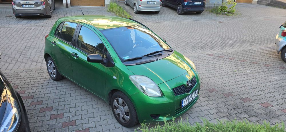 Toyota yaris 1.3 piękny kolor