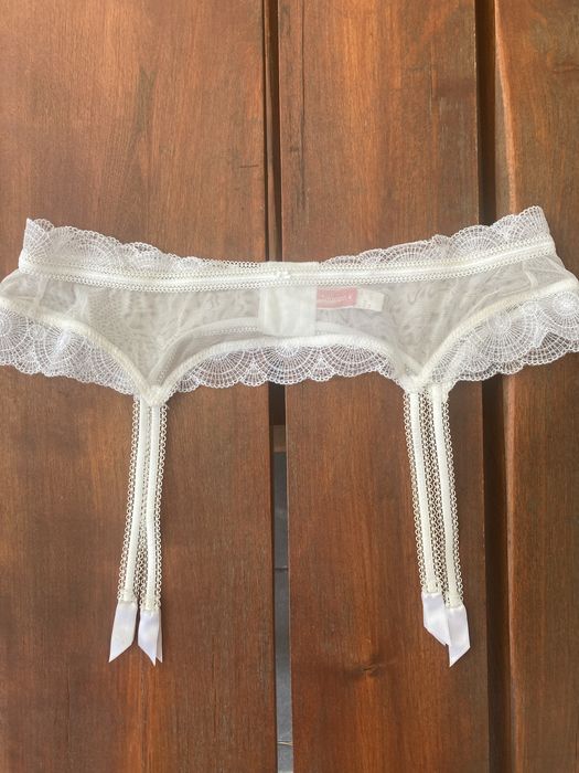 Piękny koronkowy pas do pończoch Triumph L idealny na ślub i nie tylko