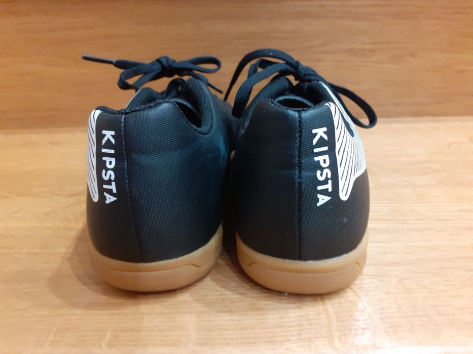 Halówki decathlon futsal roz. 38 dł. wkł. 24,5 czarne.