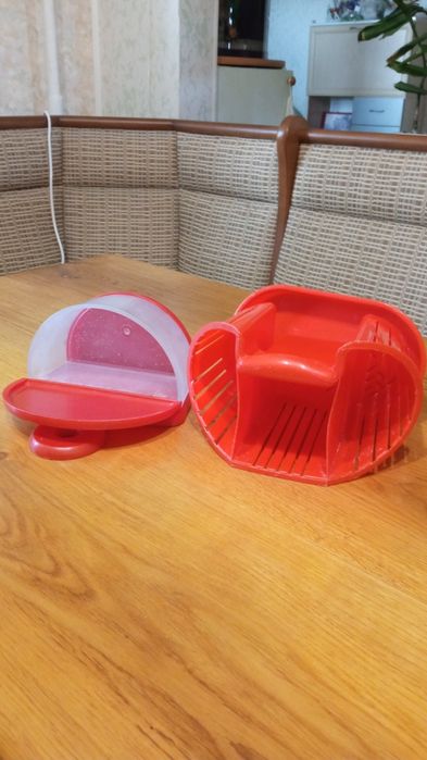 Набір  для кухні- сільничка, хлібниця, органайзер ,чайник.Ціна за все.