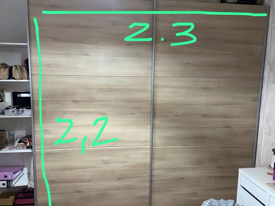 Roupeiro com bastante arrumacao