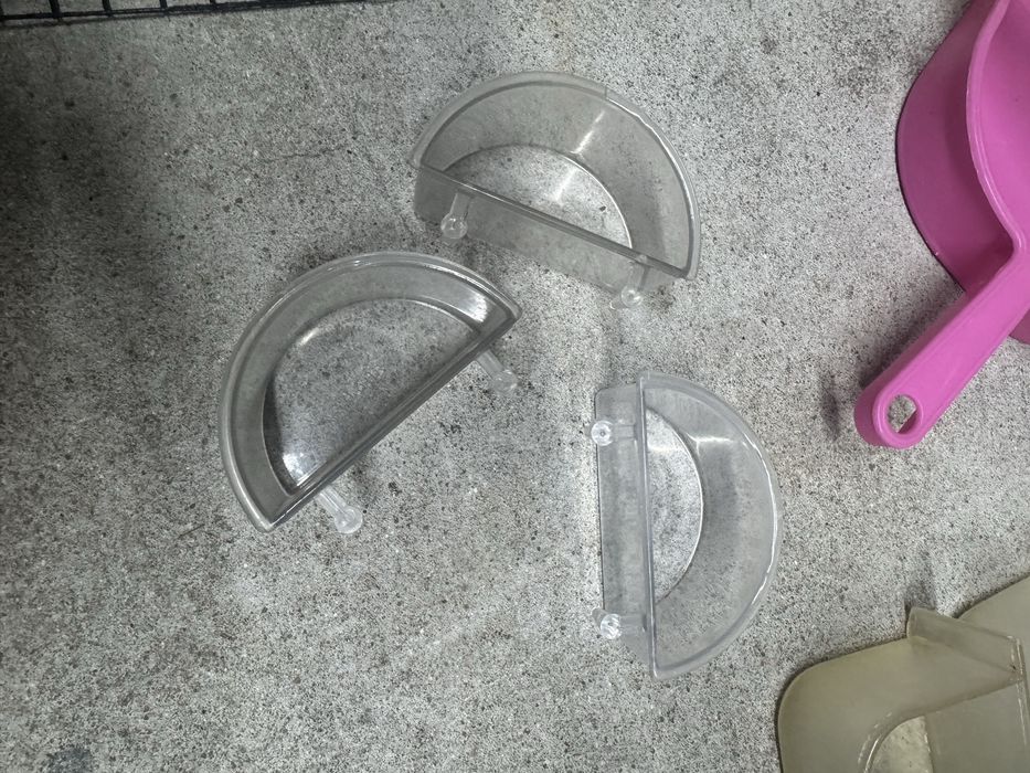 Comedouros transparente e azul