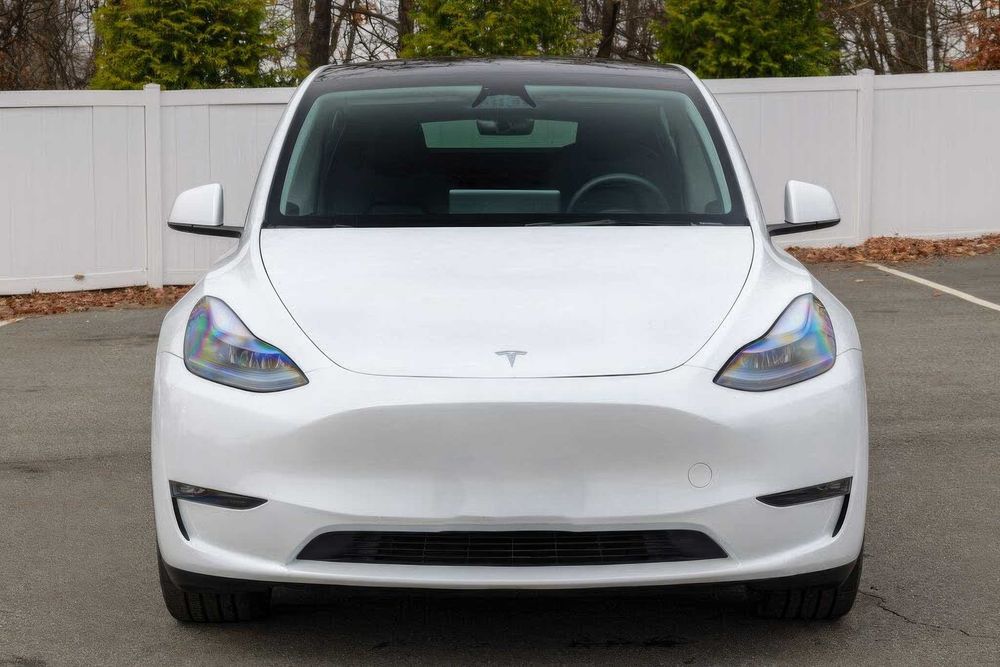 Tesla Model Y      2023