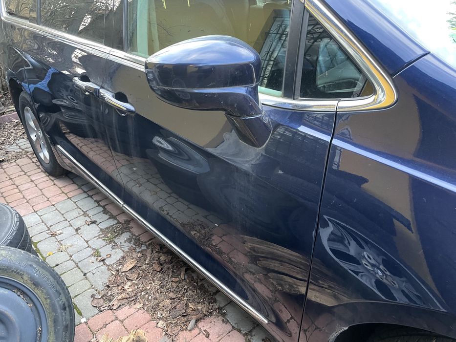 Chrysler Pacifica 17- błotnik przód prawy przedni PBX