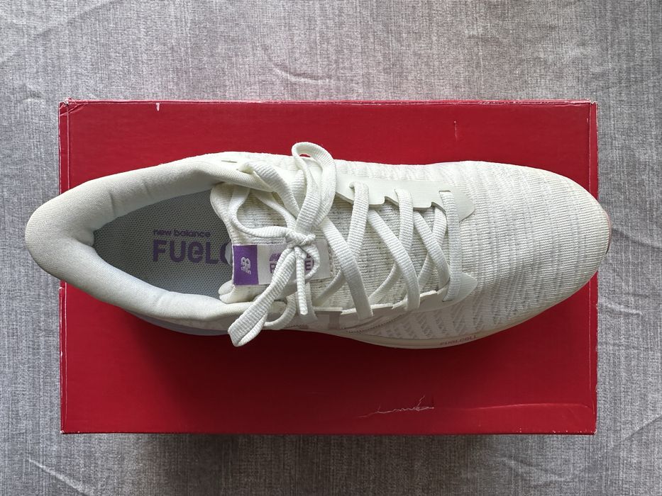 Жіночі кросівки New Balance
