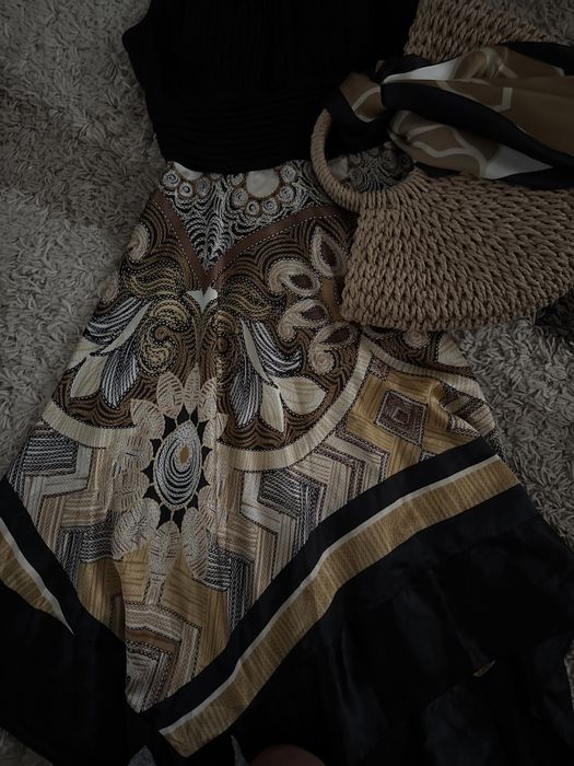 Нарядное платье с чашечками