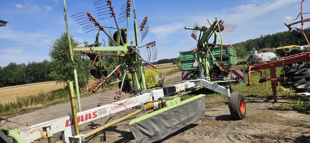 Zgrabiarka dwukaruzelowa claas przegrabiarka
