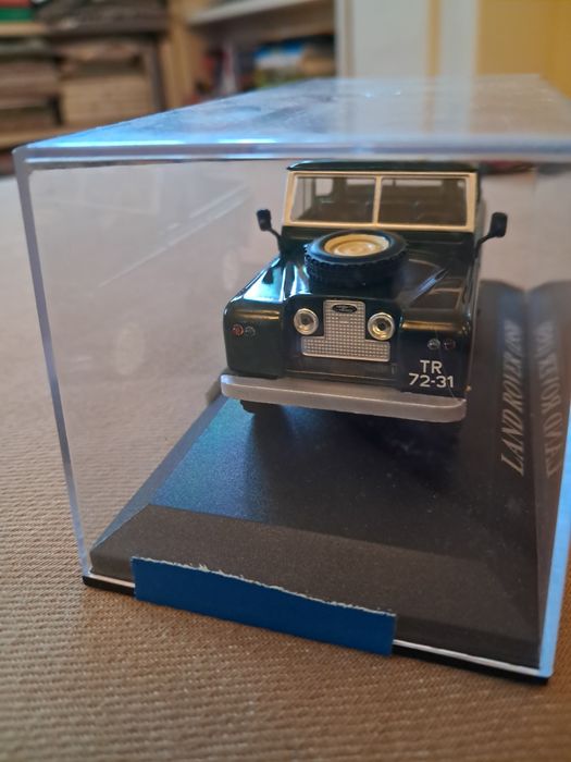 Land Rover pickup 1:43