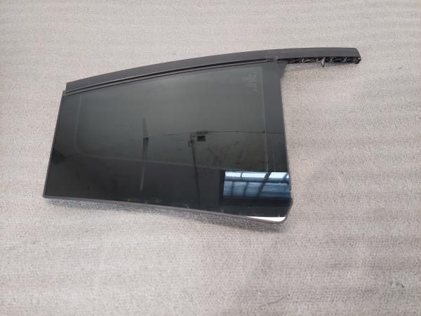 Vidro triangular da porta trás direito VOLKSWAGEN Golf VIII (CD1)