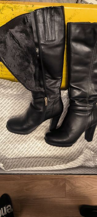 Продам зимові Жіночі шкіряні чобітки