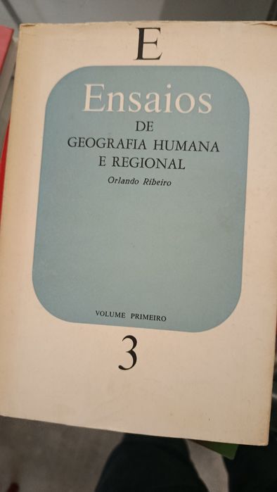 Portes grátis Livro "Ensaios de geografia humana  e regional"