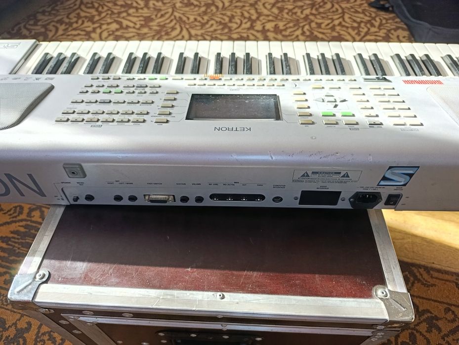 Keyboard ketron sd5