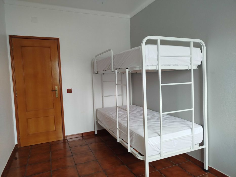 Aluga-se t2 com mobília