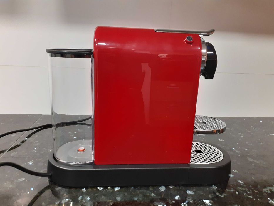 Máquina de café Nespresso CitiZ Cherry Red