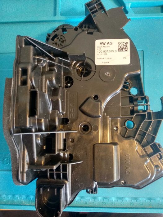 Fecho de porta VW 10C837015B