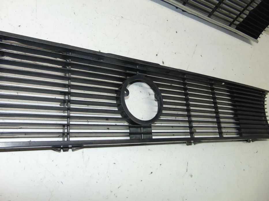 VW Golf MK1 Grelha usado em bom estado