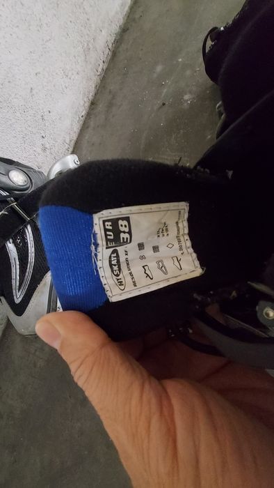 Vendo 2 pares de patins em linha bom estado