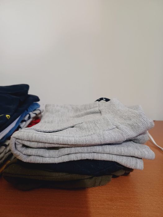 Lote de roupa de criança dos 2 aos 4 anos