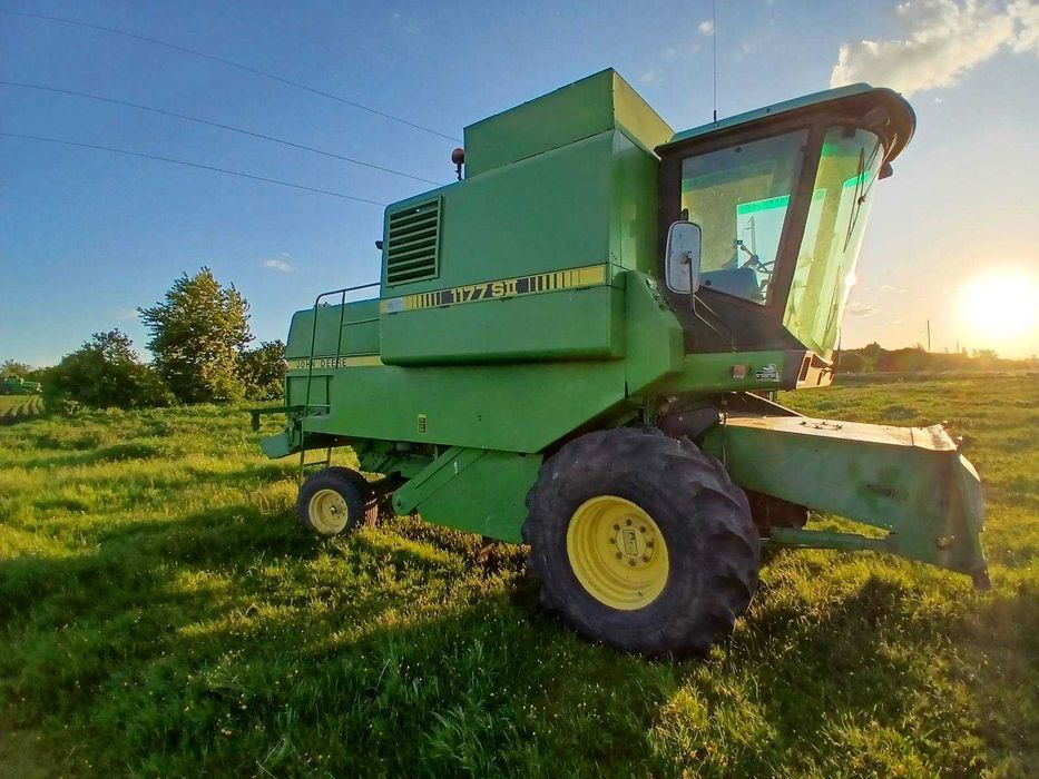 Комбайн зернозбиральний Джон Дір 1177