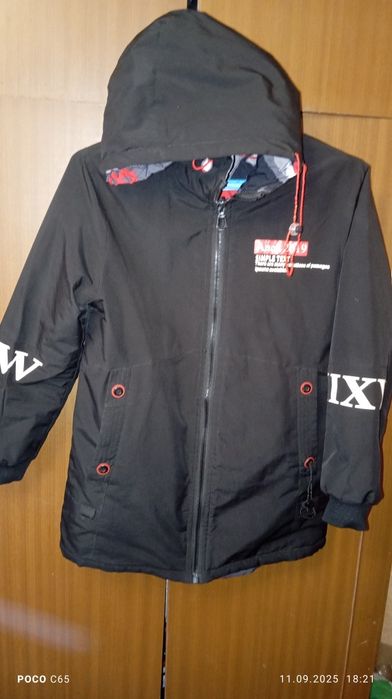 Продам осінню куртку.