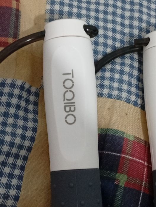 Toqibo com cordas de saltar digitais e esferas profissionais