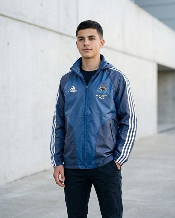 Спортивна вітровка Adidas з символікою Newcastle United