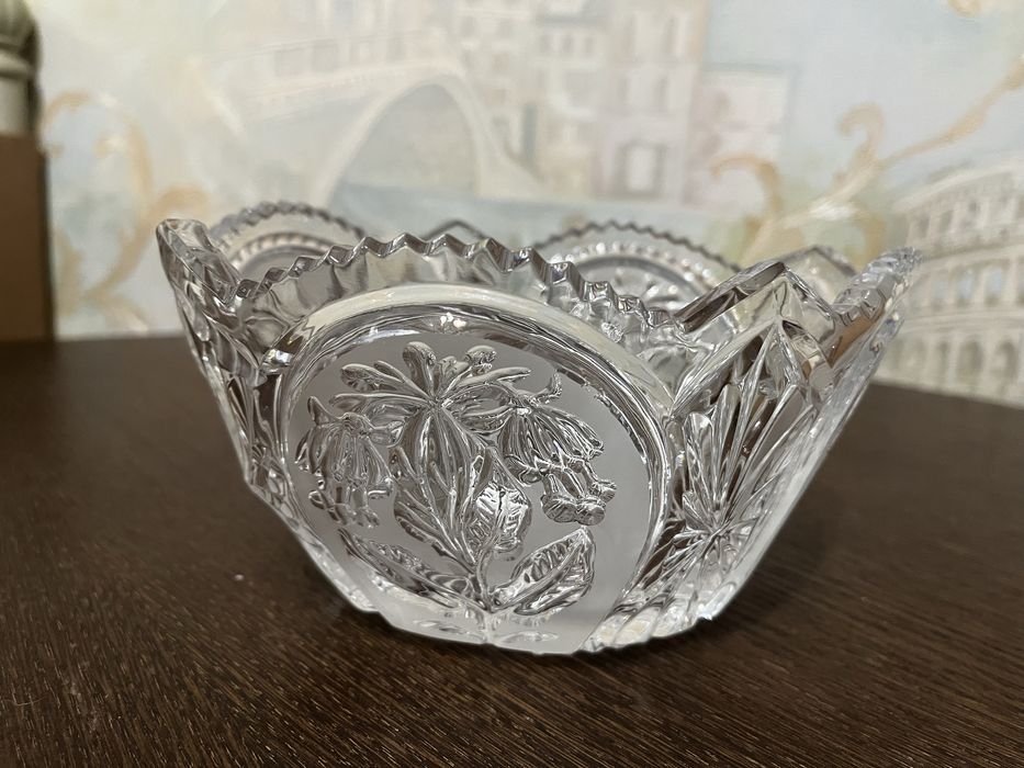 Изделия из хрусталя.Хрустальная тарелка,салатник,ладья Пролісок