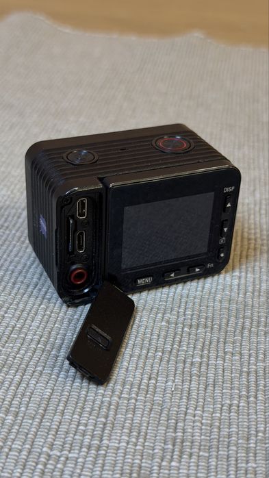 Відеокамера sony rxom 2