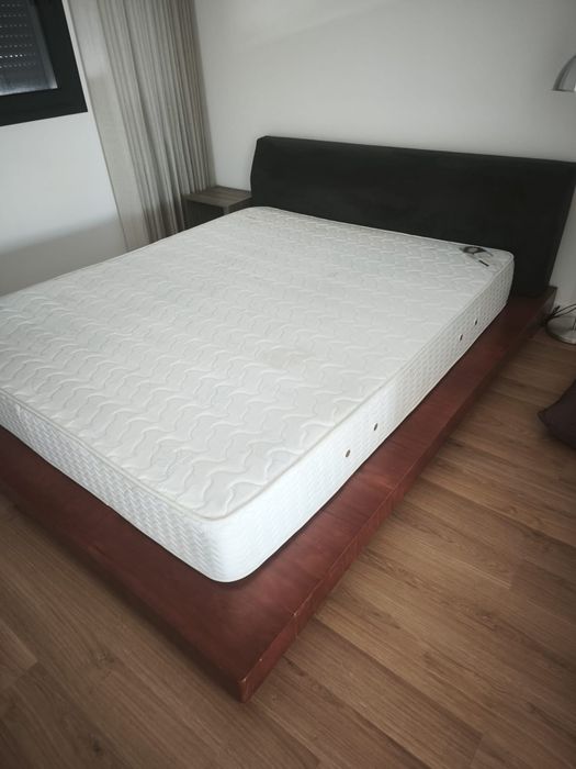 Cama  Kingsize com colchão