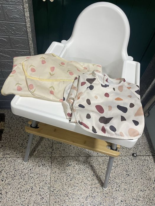 Cadeira papa Ikea com pousa pés e almofada impermeavel