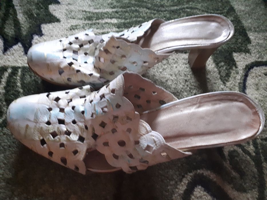 Шлепки кожаные 36 размер