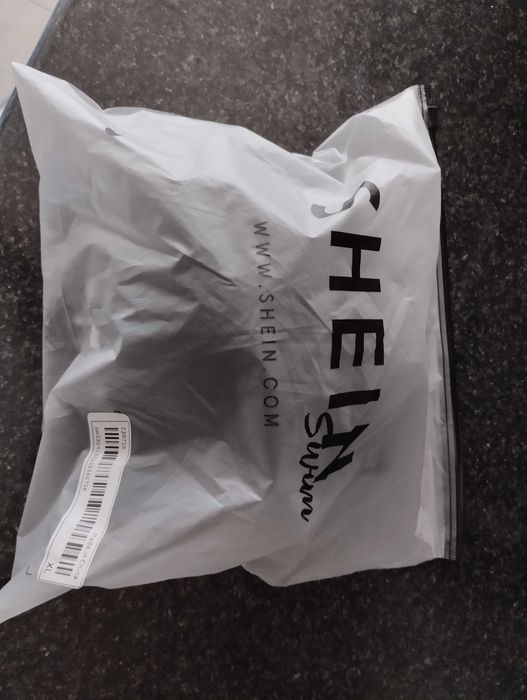 Vendo Novo parte superior biquíni SHEIN