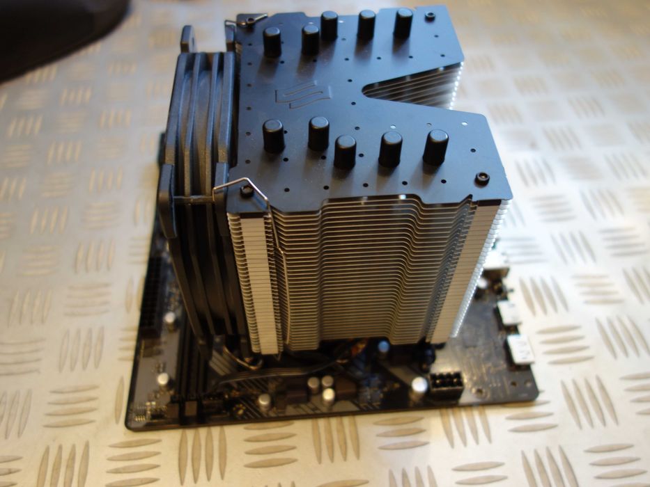 ASRock B650M-H/M.2+ AM5 - DDR5 + AMD Ryzen 8400F + Silentium Fortis 3