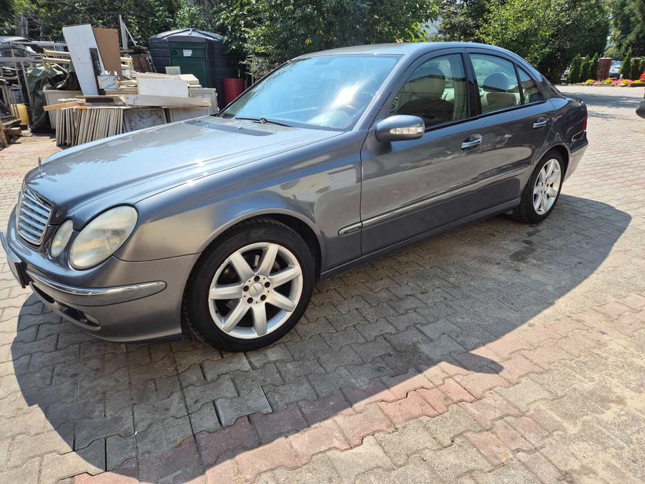 Mercedes Benz   E  220 CDI