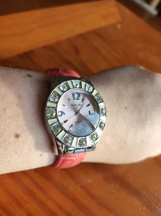 Relógio Rosa com Brilhantes