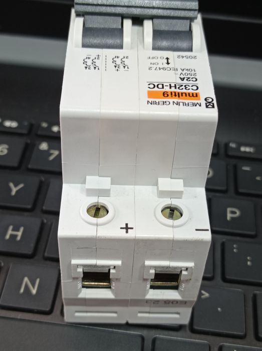 Автоматичний вимикач постійного струму Merlin Gerin multi9 C32H-DC