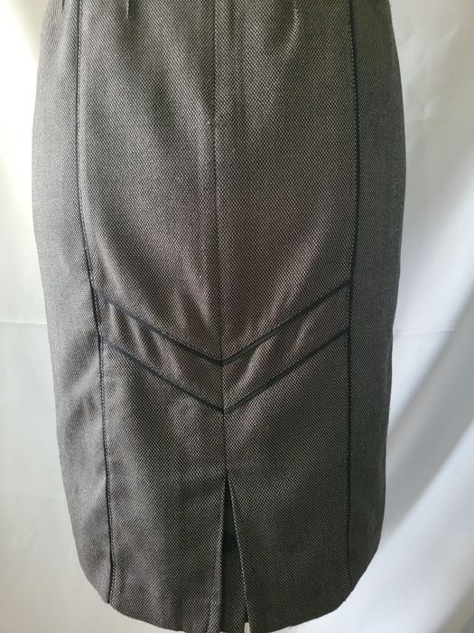 Sukienka biurowa, pięknie wykończona, rozm. 40-42