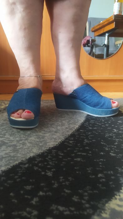 Wyjątkowe nowe wycierusowe klapki na koturnie Elizei roz 38/39+gratis.