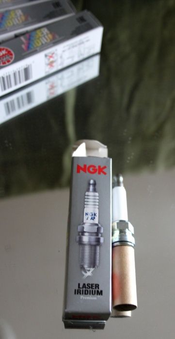 Свечи зажигания NGK 97225 LMAR9AI-8 Laser Iridium Plug новые