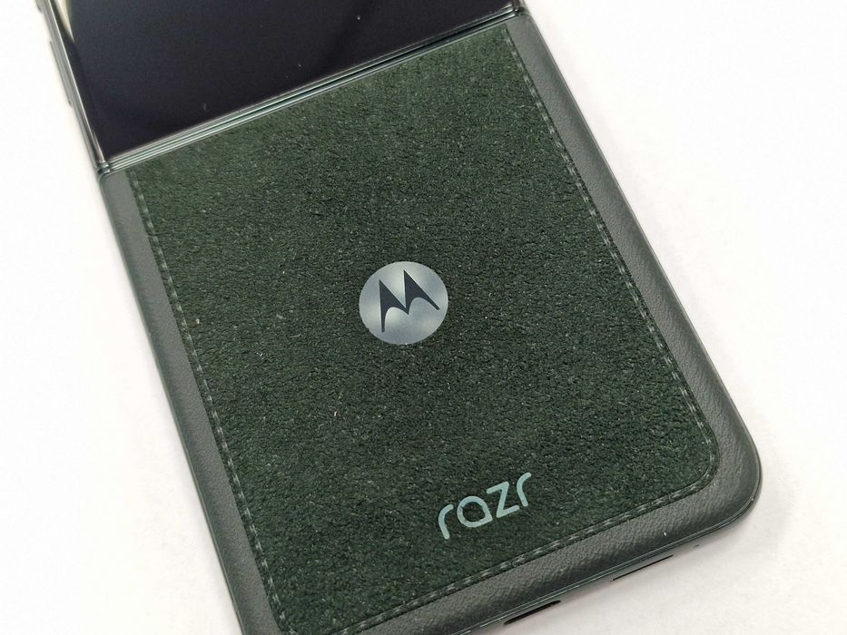 MOTOROLA RAZR 60 ULTRA/ 16GB/ 512GB/ Pantone Scarab/ Grade A- + ładowa