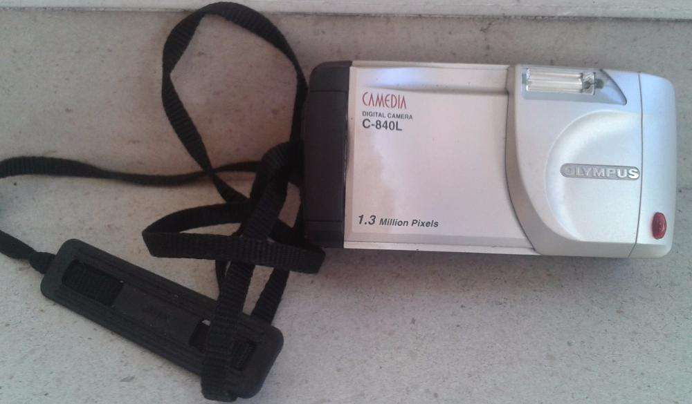 Máquina Fotográfica Digital OLYMPUS CAMEDIA C-840L.