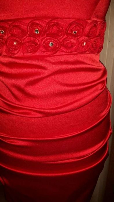 Seksowne czerwone sukienki