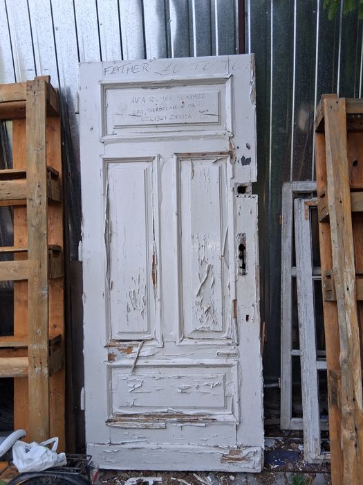 Stare Drzwi z kamienicy